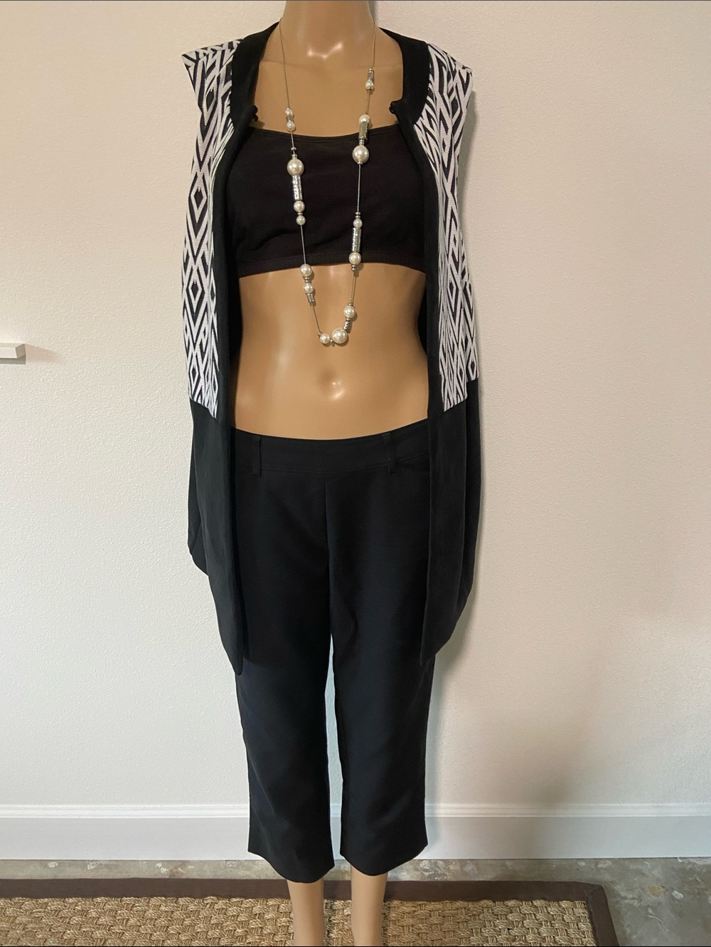 White House Black Market Black Cropped Dress Pants slim ankles Sz 6